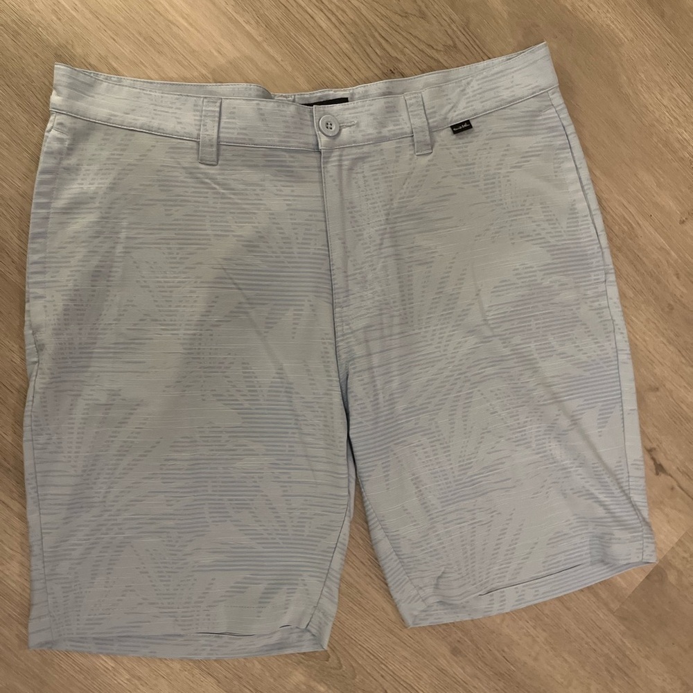 Travis Mathew 9” Floral Golf Shorts